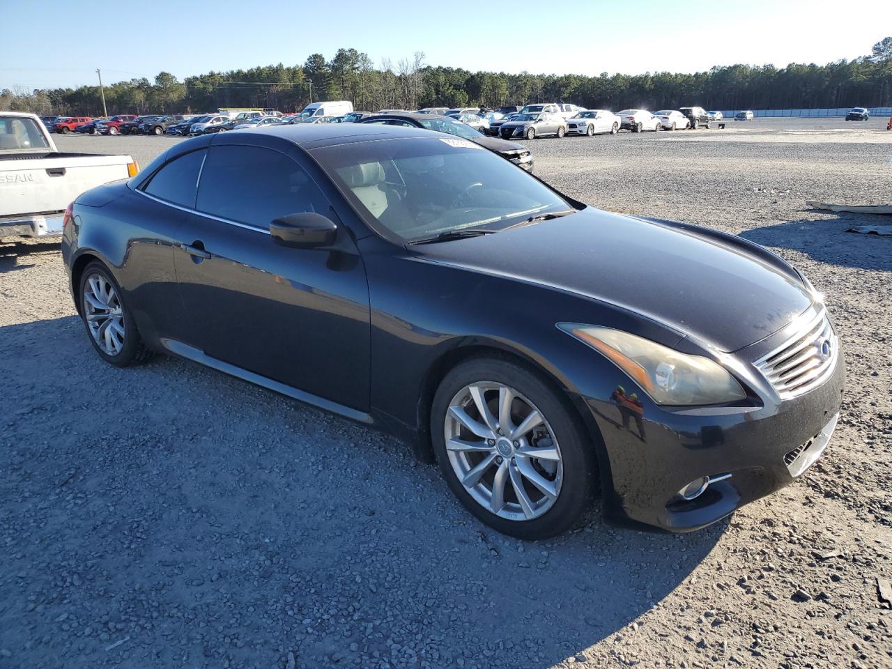 2011 INFINITI G37 BASE - Image 4