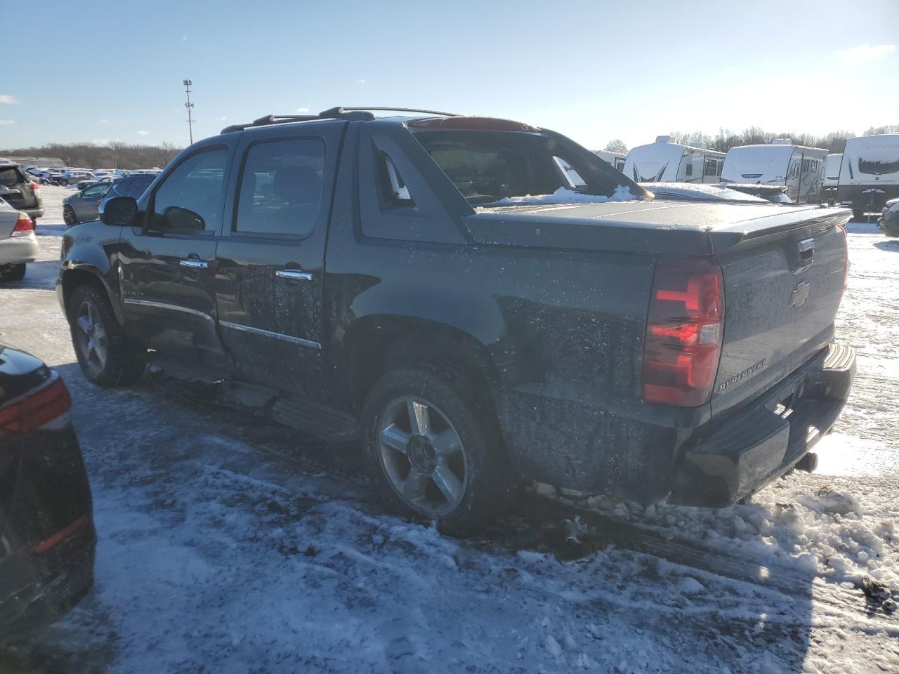 2013 CHEVROLET AVALANCHE - Фото 2