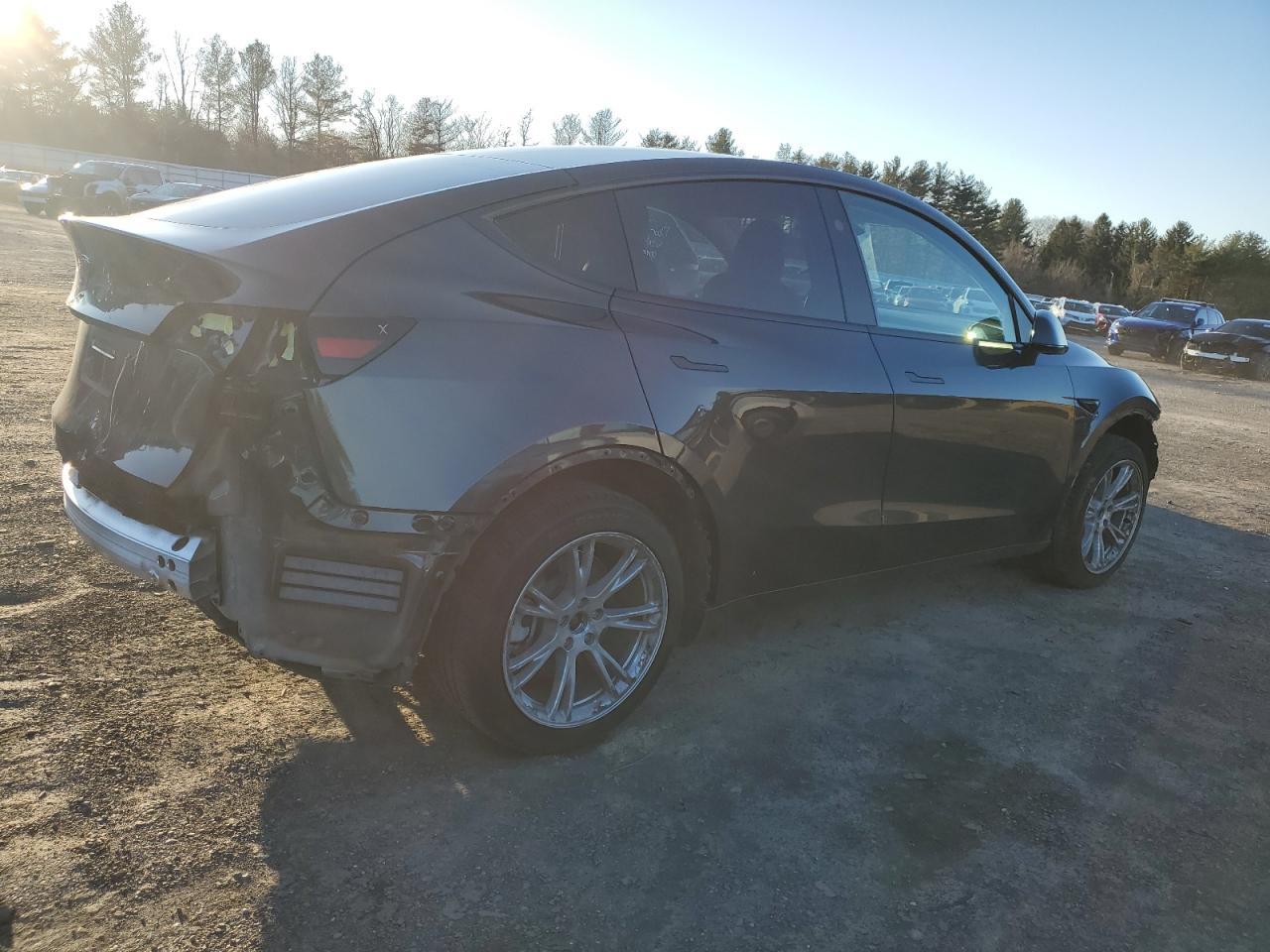 2024 TESLA MODEL Y - Фото 3