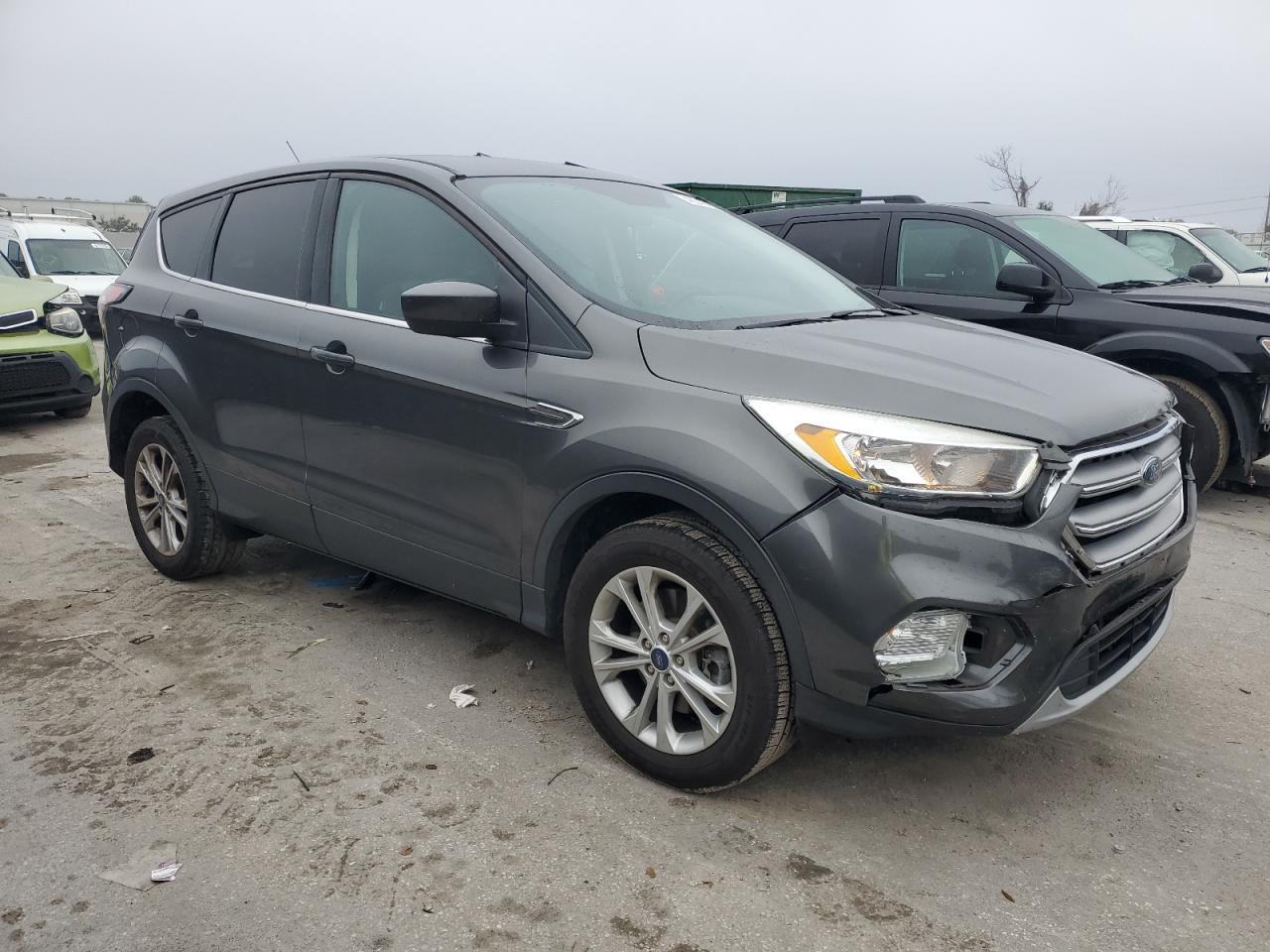 2017 FORD ESCAPE SE - Image 4