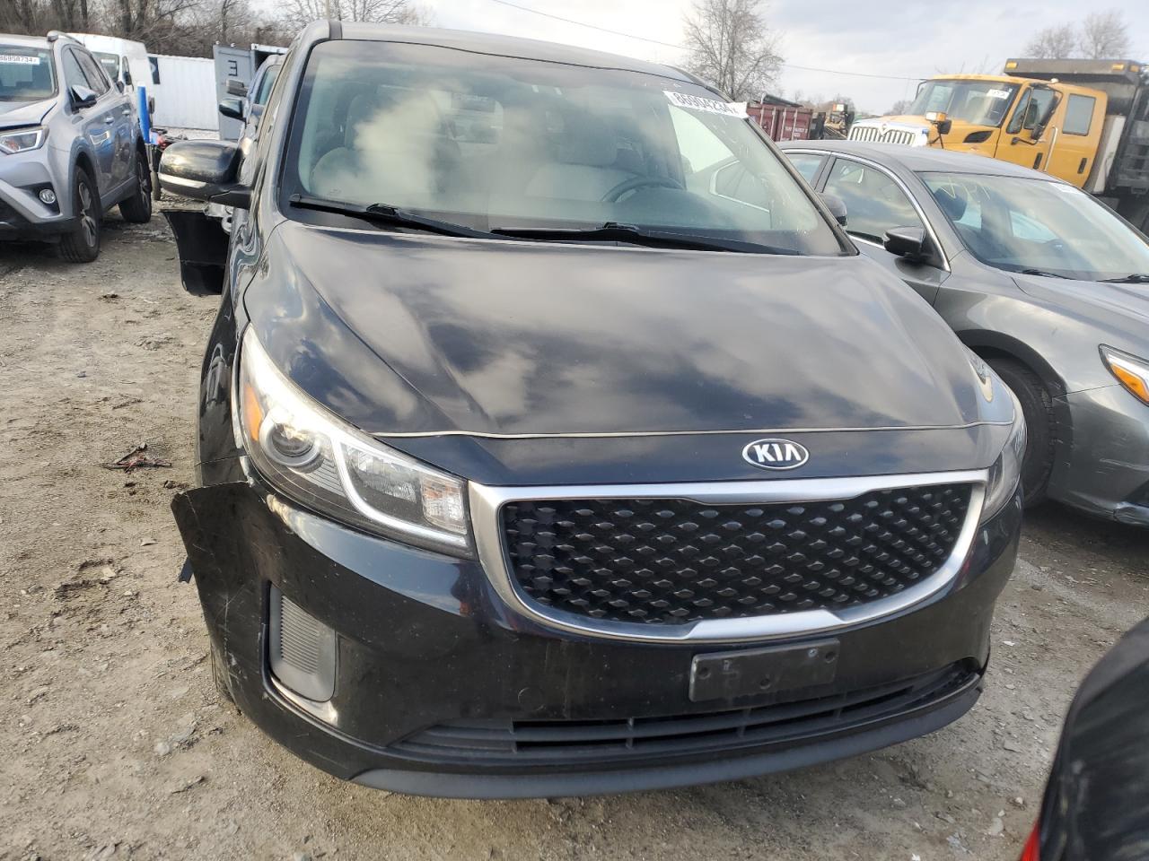 2017 KIA SEDONA LX - Image 5