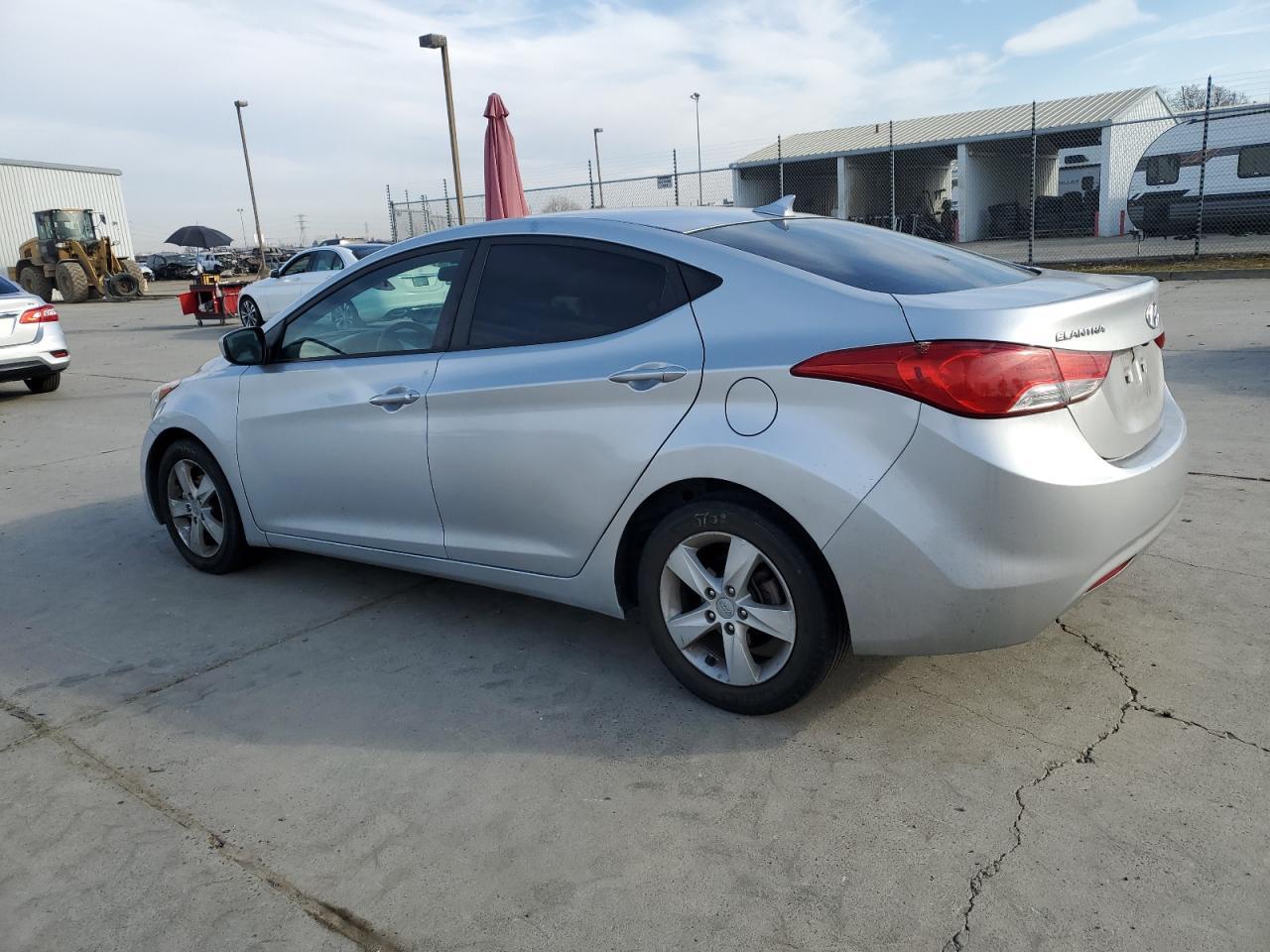 2013 HYUNDAI ELANTRA GL - Фото 2