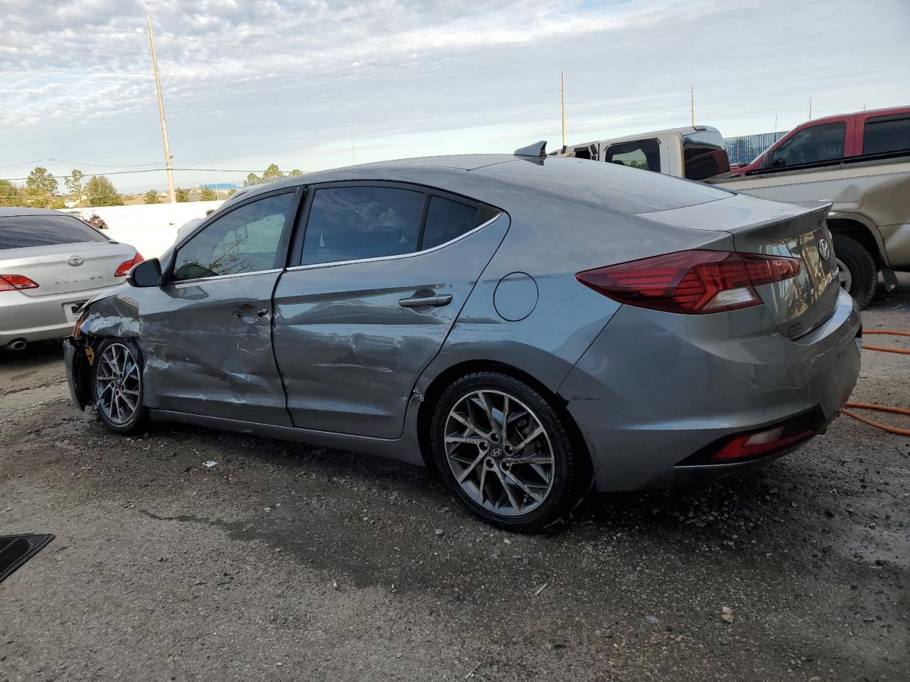 2019 HYUNDAI ELANTRA SE - Фото 2