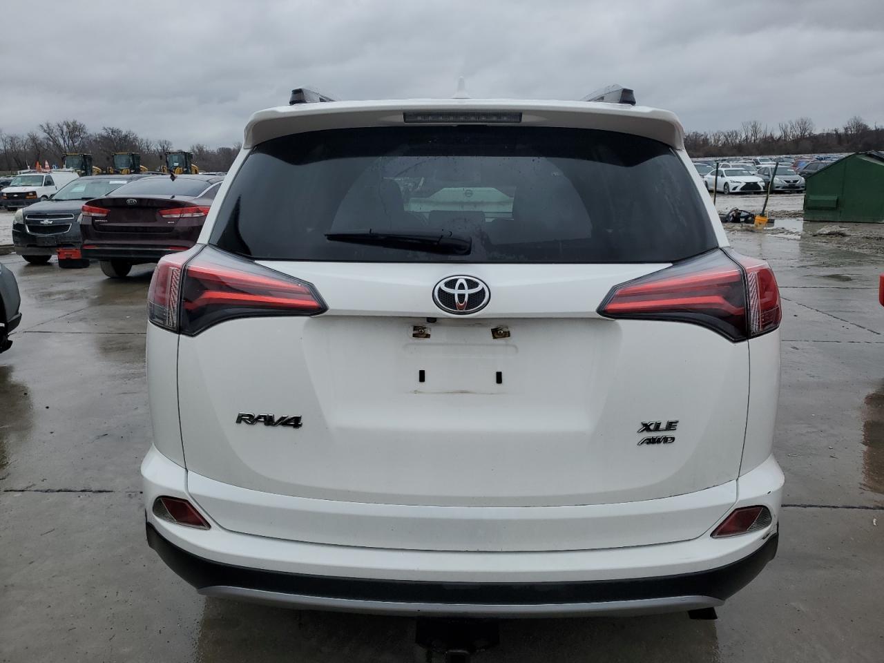 2017 TOYOTA RAV4 XLE - Фото 6