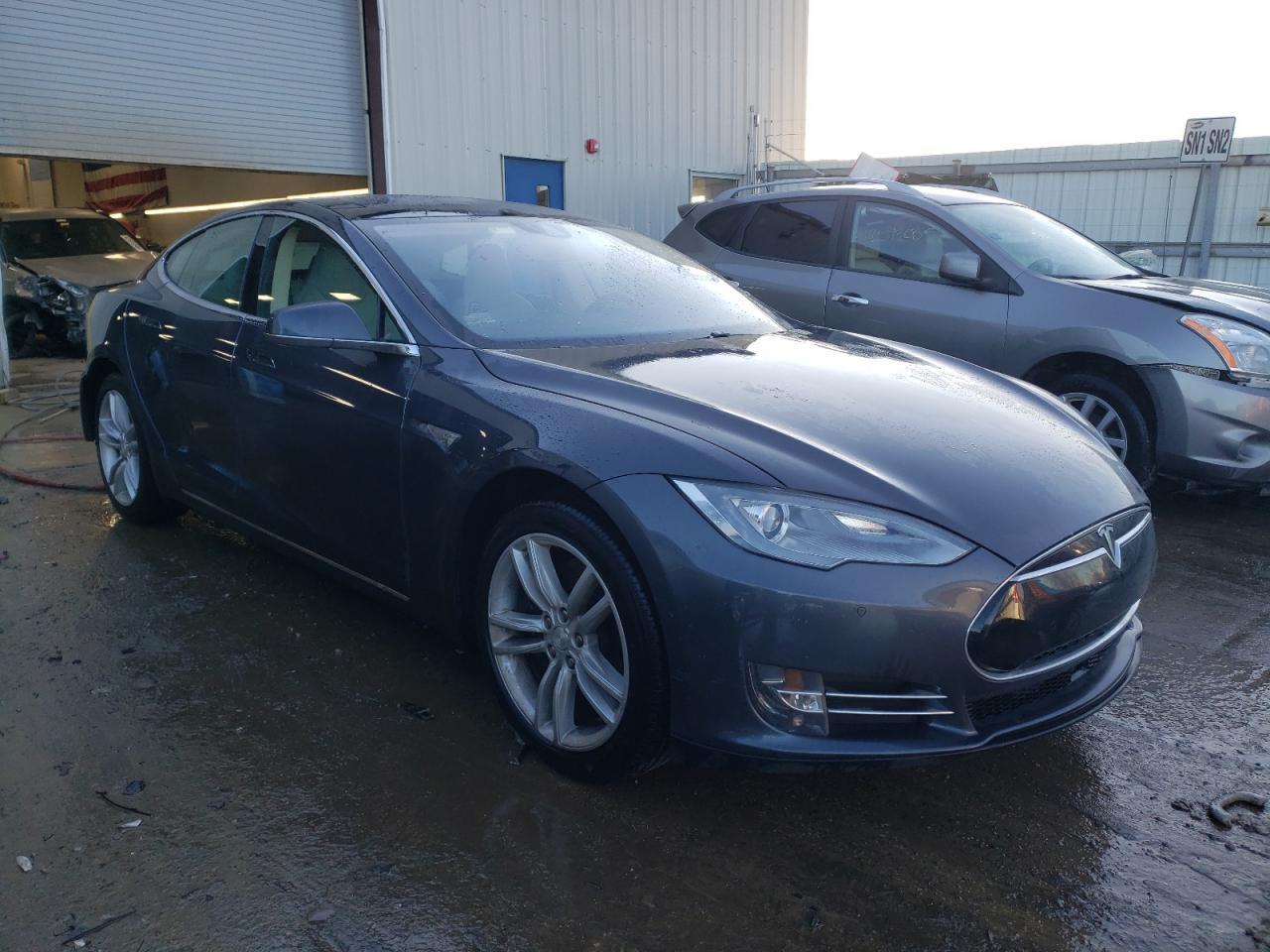 2015 TESLA MODEL S 85 - Image 4