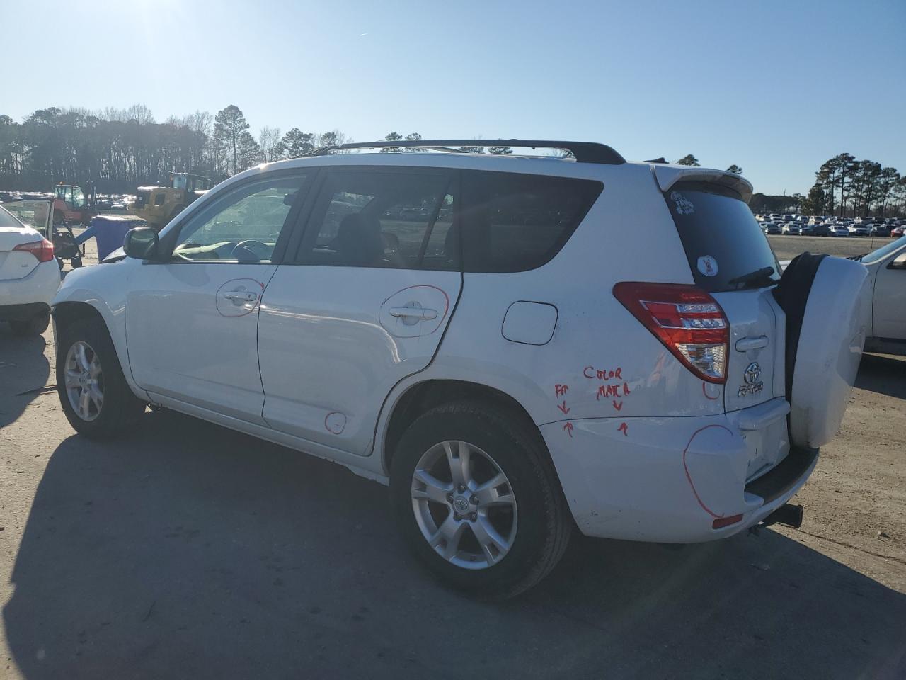 2011 TOYOTA RAV4 - Фото 2