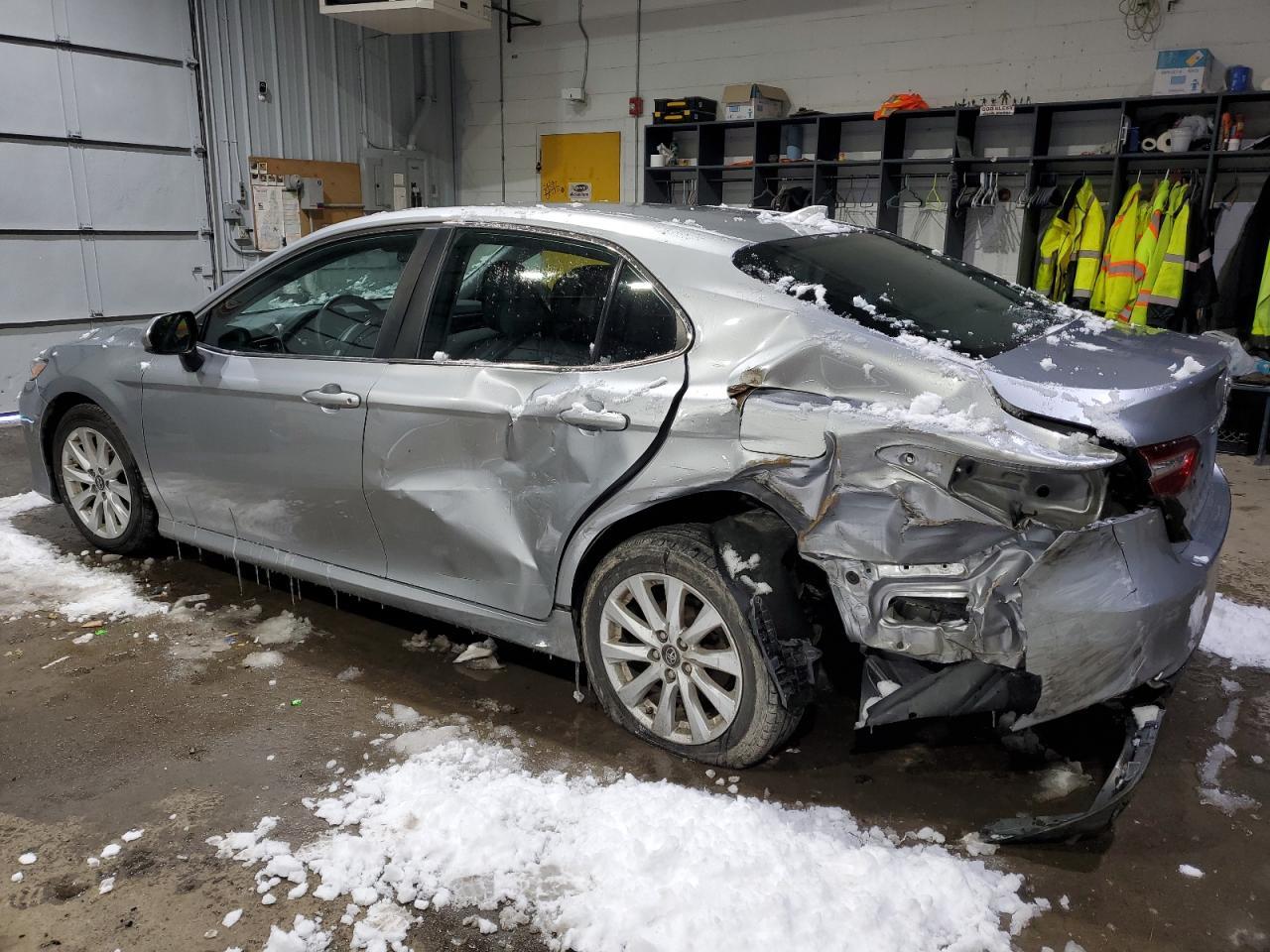 2019 TOYOTA CAMRY L - Фото 2