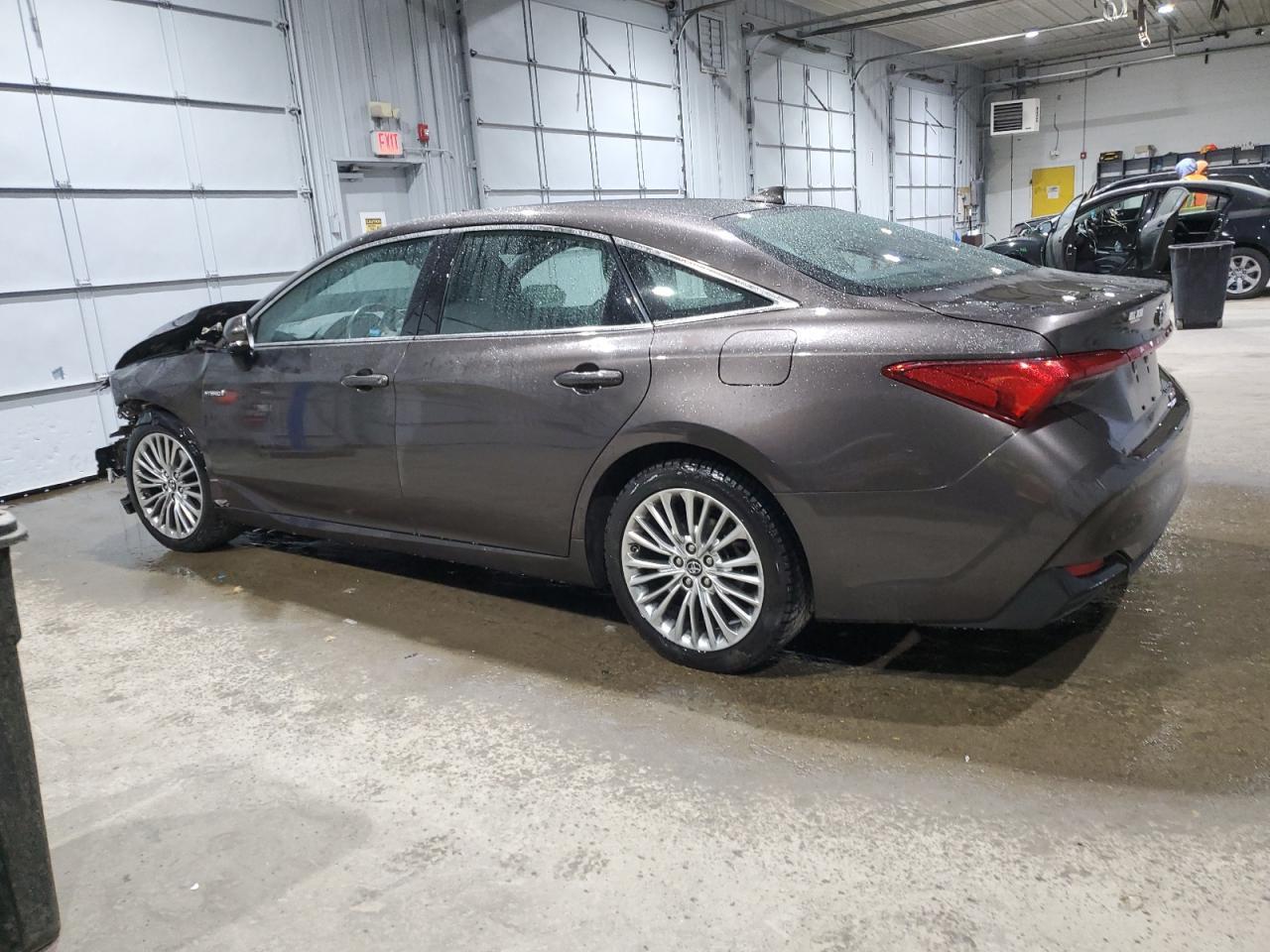 2019 TOYOTA AVALON XLE - Image 2