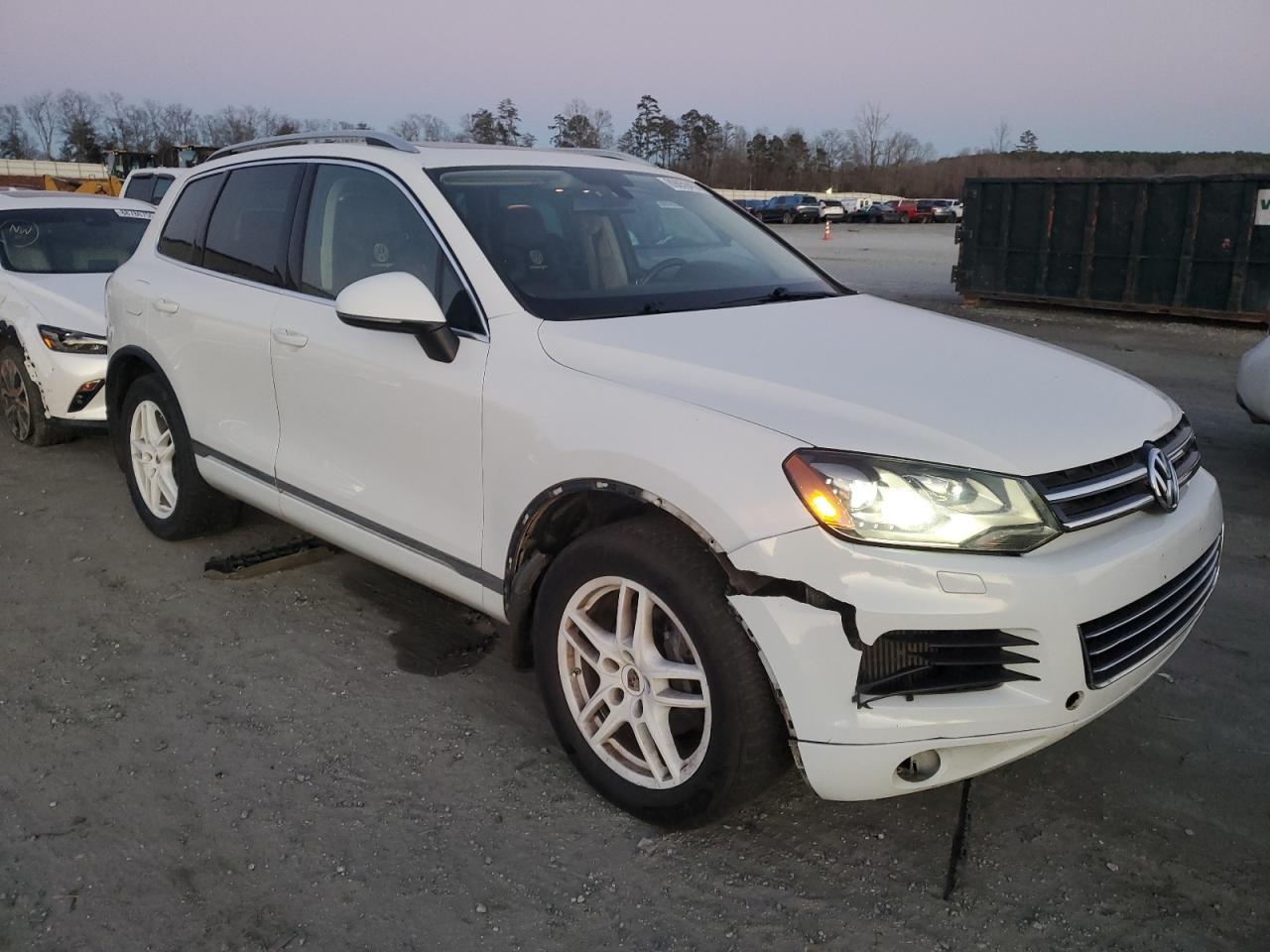 2013 VOLKSWAGEN TOUAREG V6 - Image 4