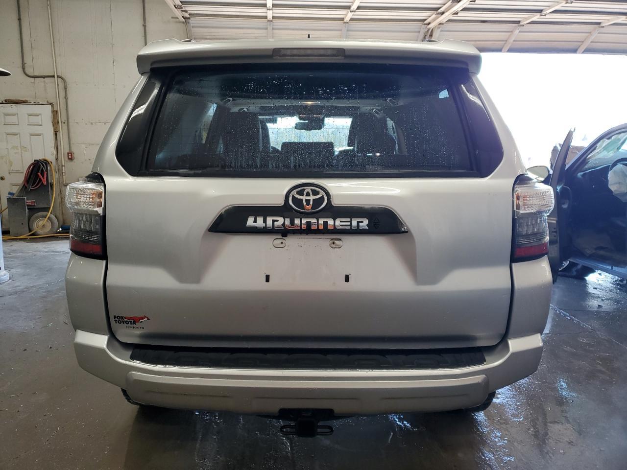 2022 TOYOTA 4RUNNER SR - Фото 6