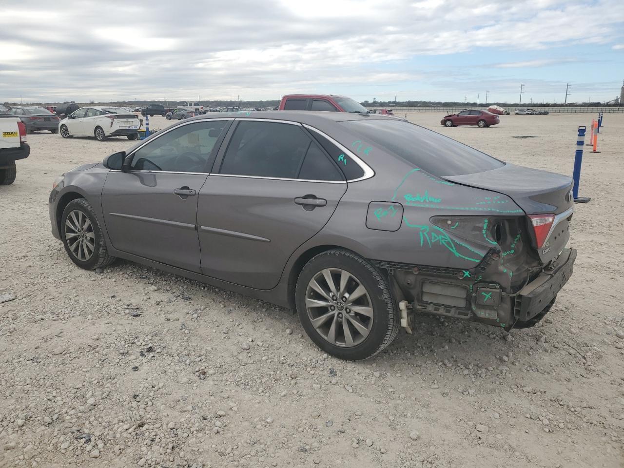 2016 TOYOTA CAMRY LE - Фото 2