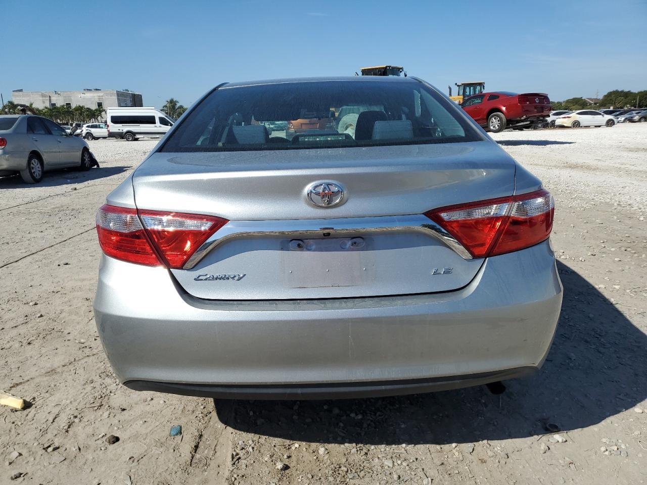 2017 TOYOTA CAMRY LE - Фото 6