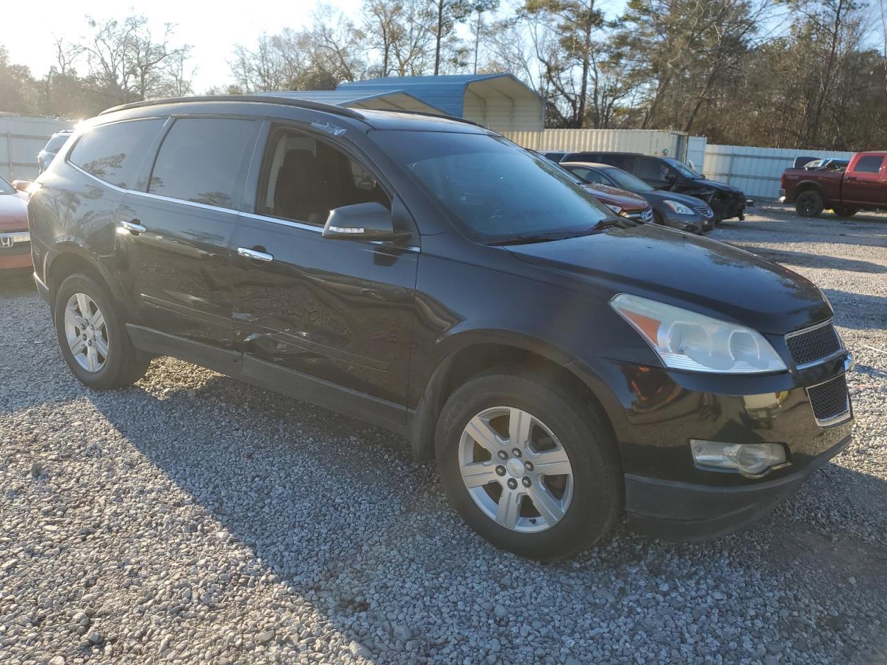 2011 CHEVROLET TRAVERSE L - Image 4