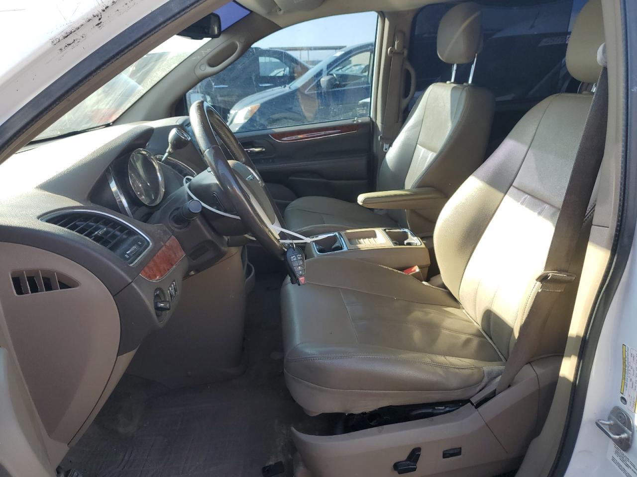2014 CHRYSLER TOWN & COU - Фото 7
