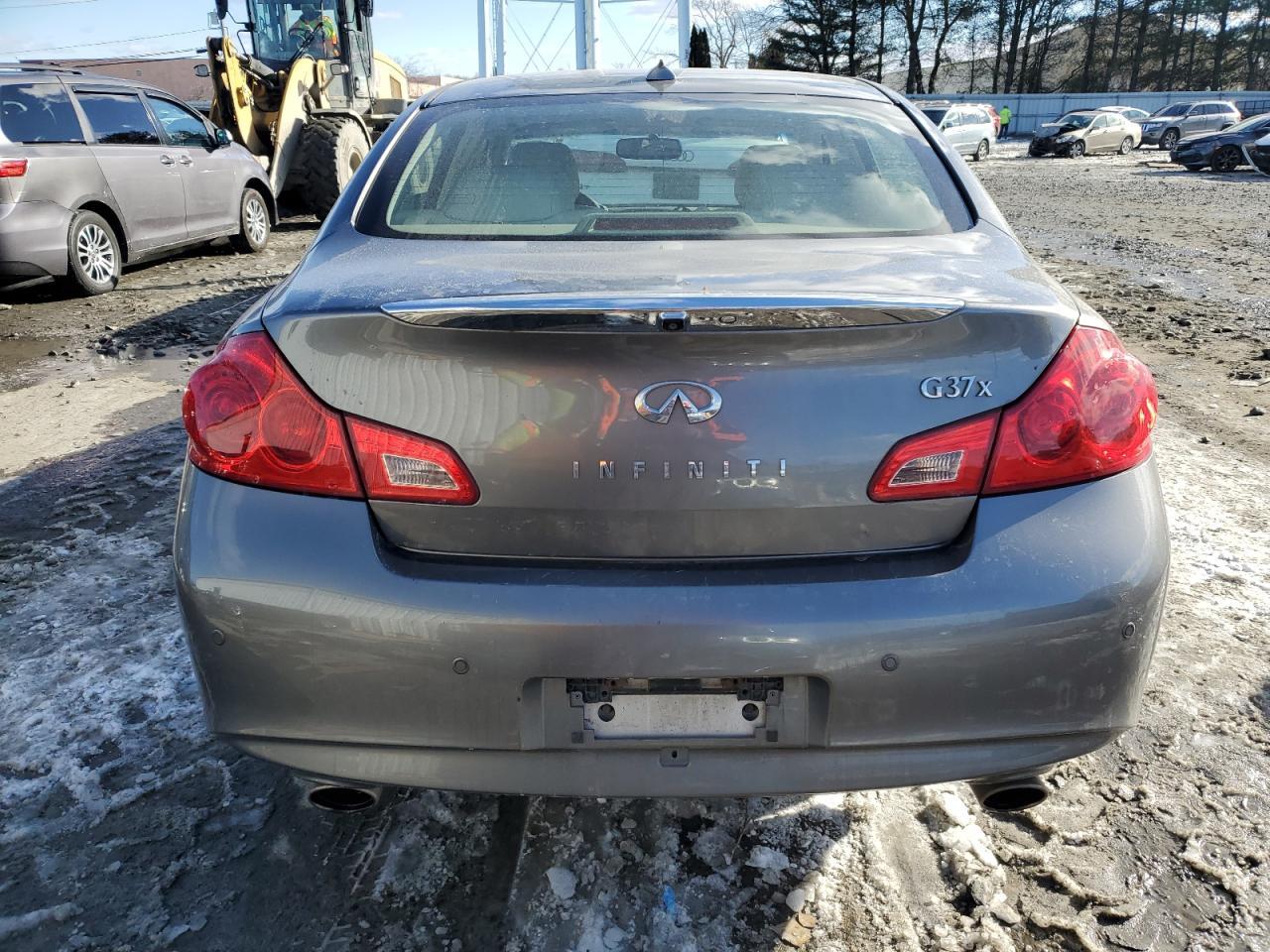 2011 INFINITI G37 - Image 6