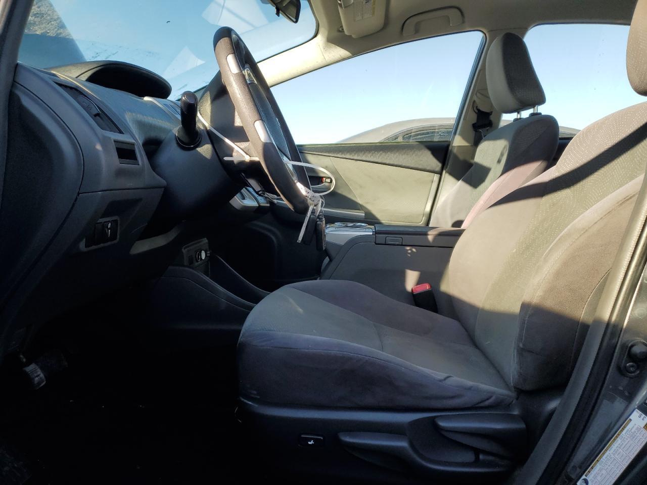 2013 TOYOTA PRIUS V - Image 7