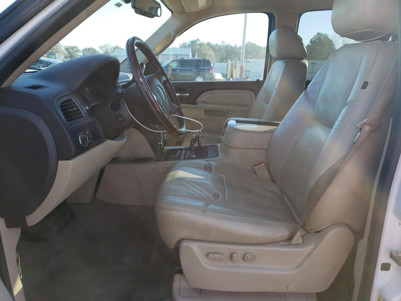 2012 GMC YUKON XL D - Image 7