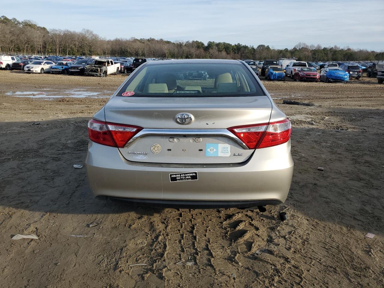 2015 TOYOTA CAMRY LE - Image 6