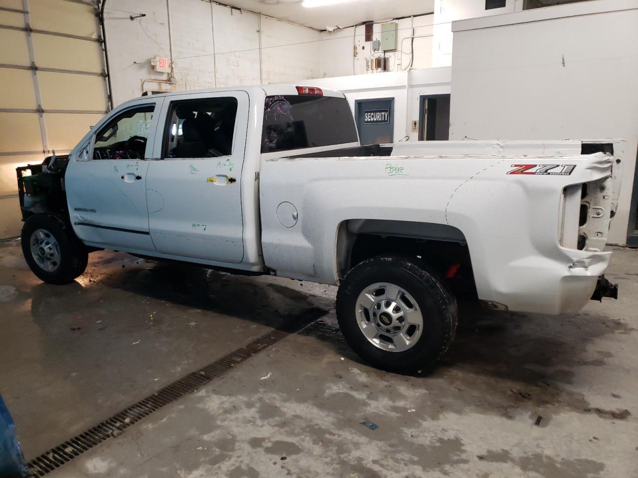 2018 CHEVROLET SILVERADO - Фото 2