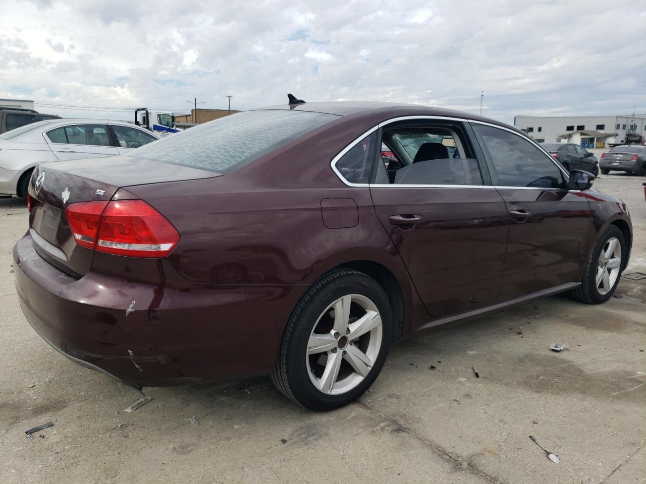 2013 VOLKSWAGEN PASSAT SE - Image 3