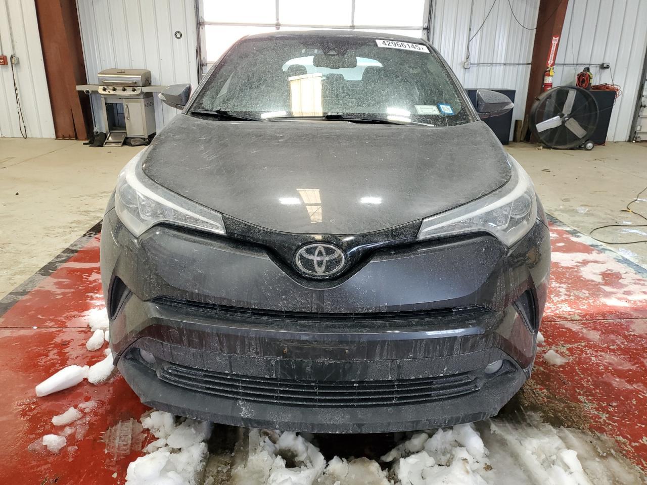 2018 TOYOTA C-HR XLE - Фото 5