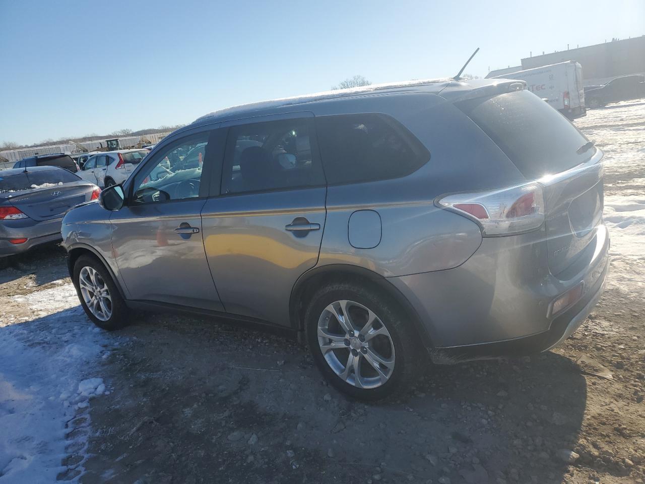 2015 MITSUBISHI OUTLANDER - Фото 2