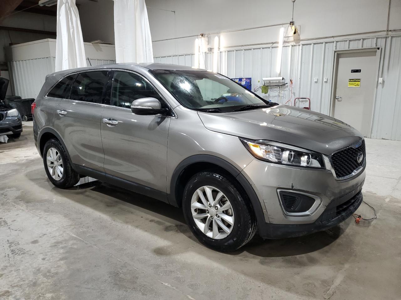 2016 KIA SORENTO LX - Image 4