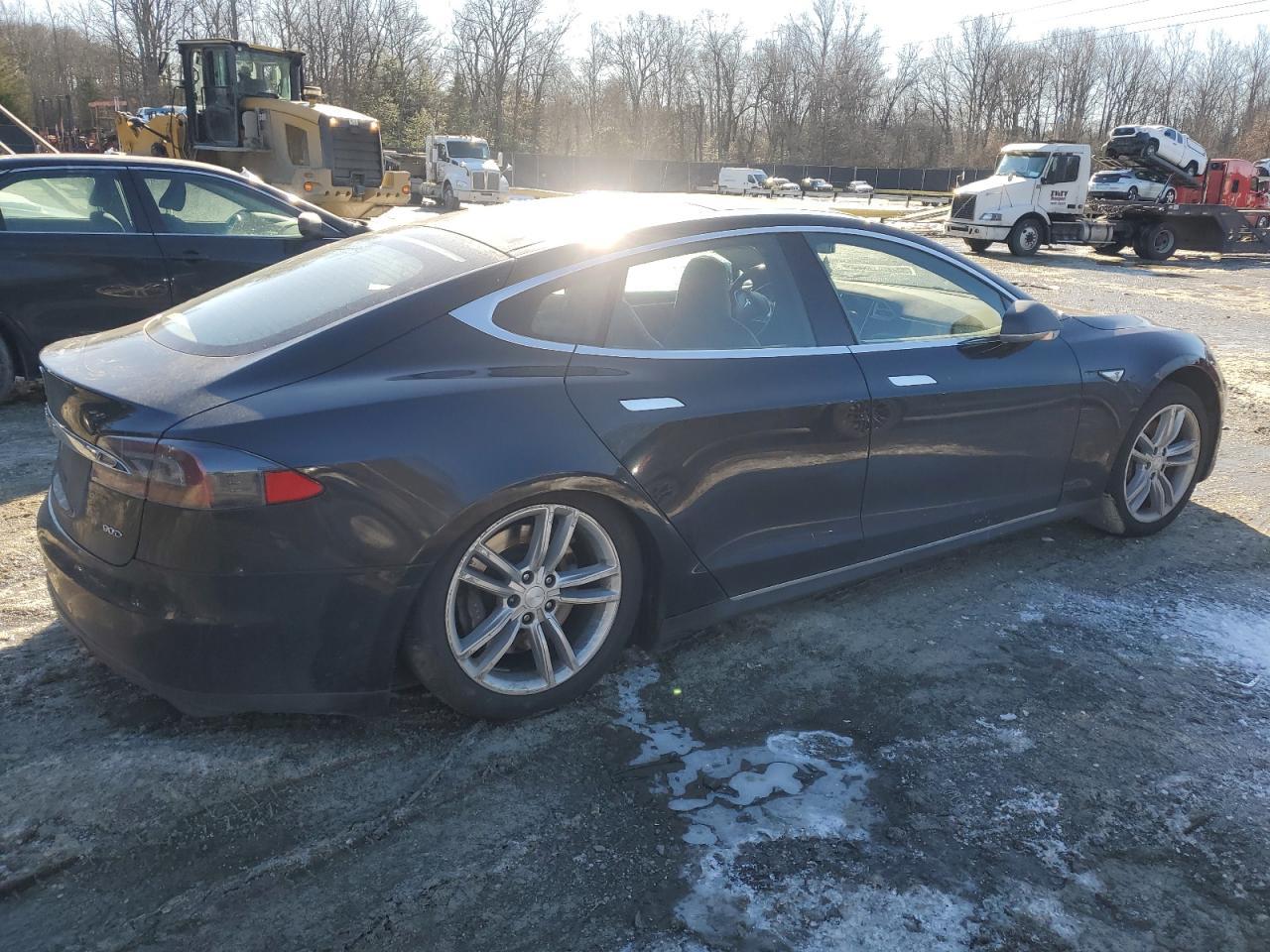 2015 TESLA MODEL S 90 - Фото 3
