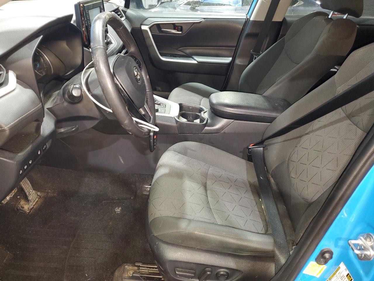 2020 TOYOTA RAV4 XLE - Image 7