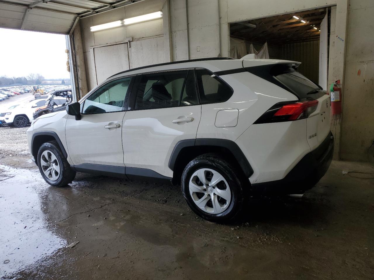 2021 TOYOTA RAV4 LE - Фото 2