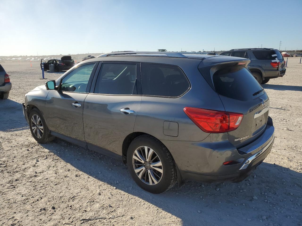 2017 NISSAN PATHFINDER - Фото 2