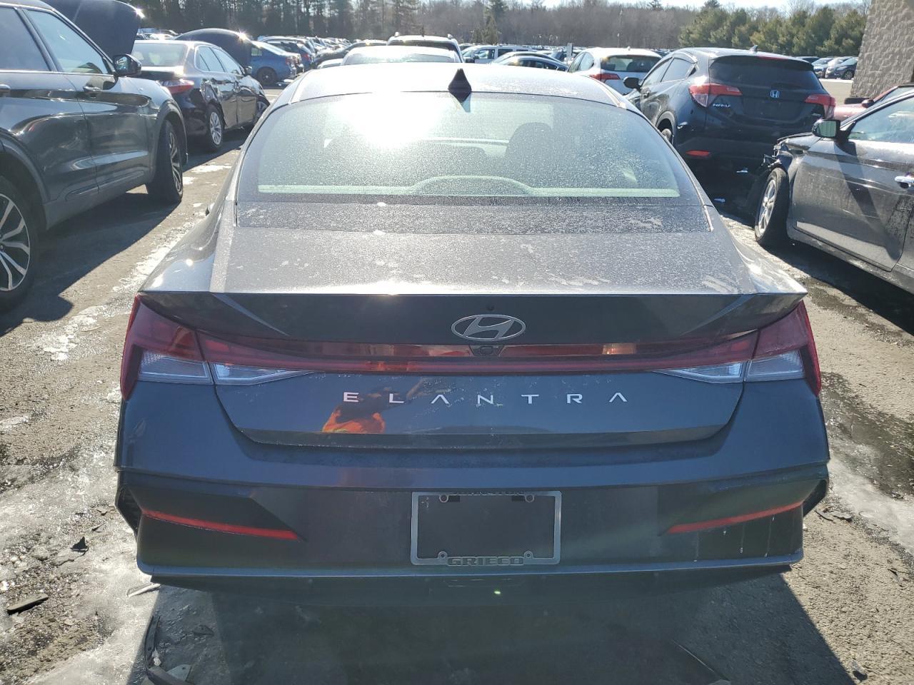 2024 HYUNDAI ELANTRA SE - Фото 6