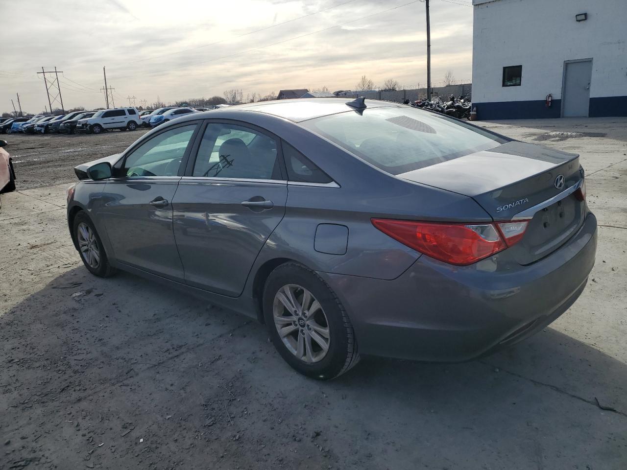 2013 HYUNDAI SONATA GLS - Image 2