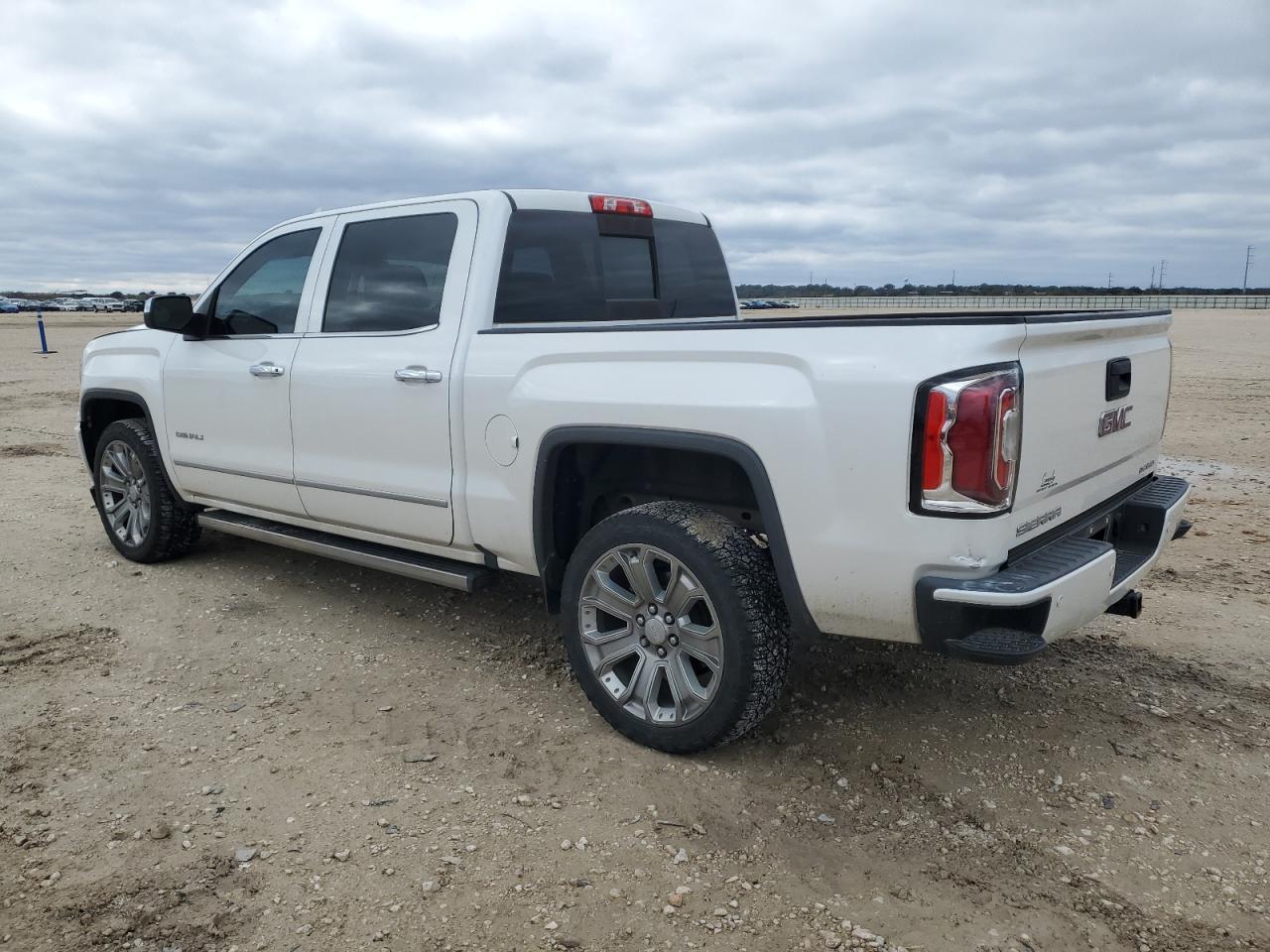 2018 GMC SIERRA K15 - Фото 2
