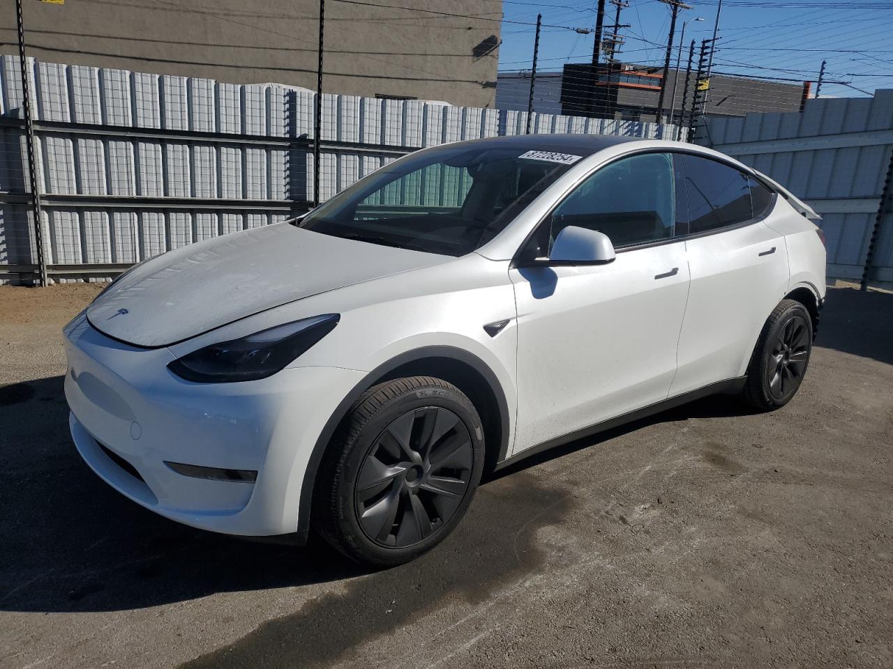 2025 TESLA MODEL Y