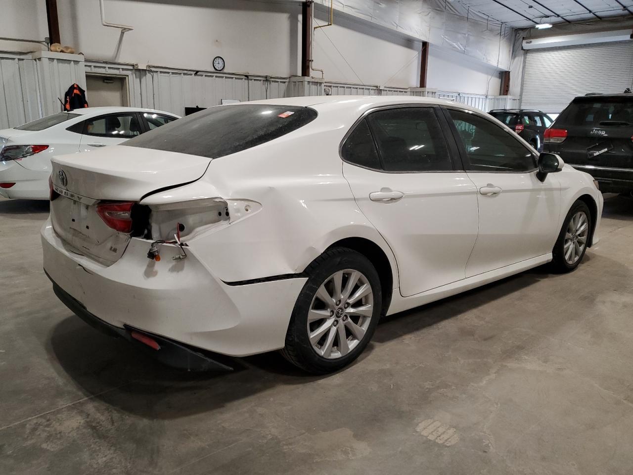 2018 TOYOTA CAMRY L - Фото 3