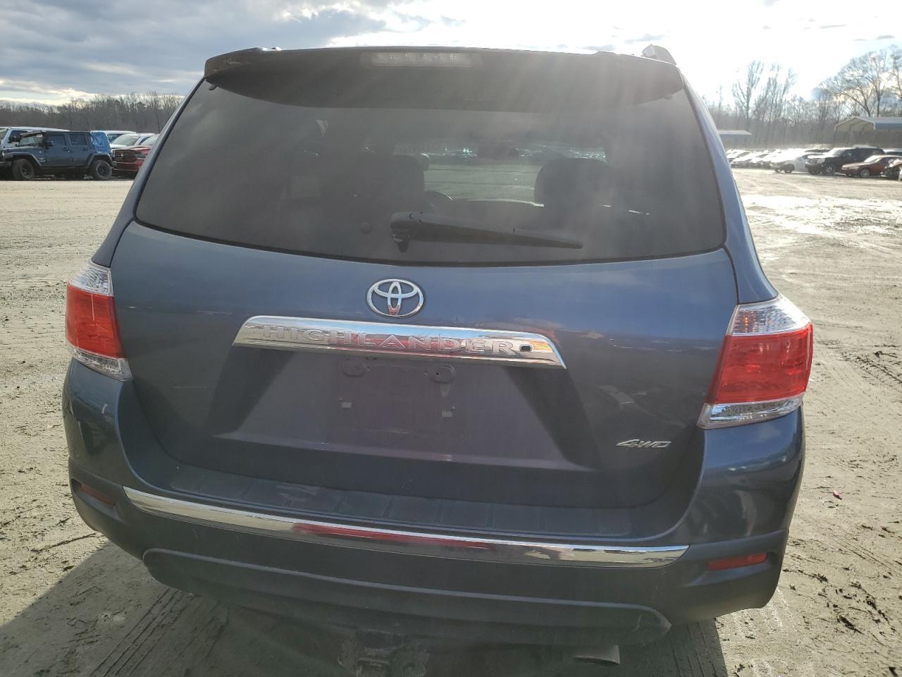2012 TOYOTA HIGHLANDER - Image 6