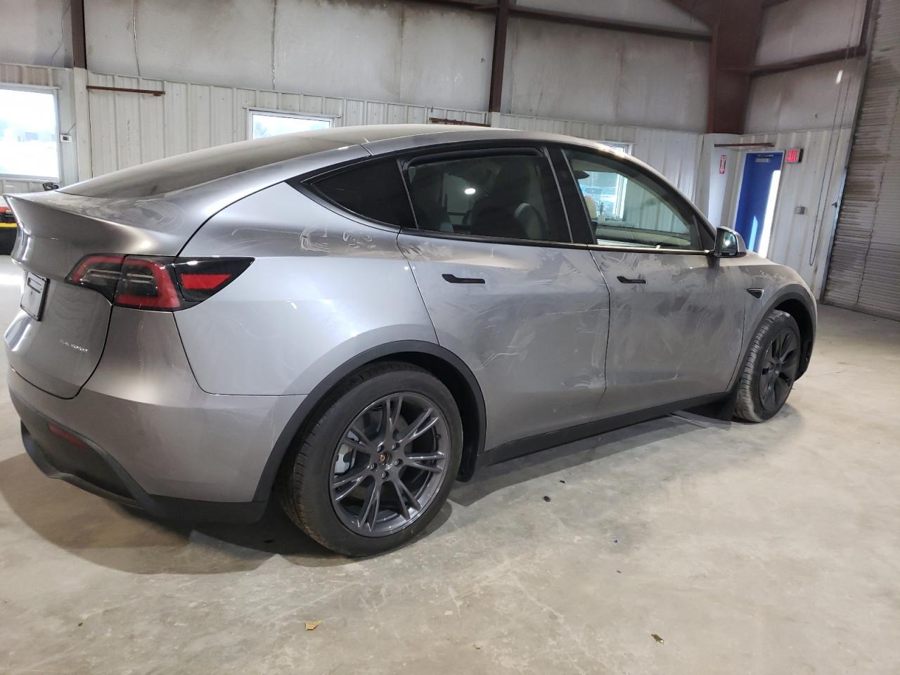 2025 TESLA MODEL Y - Фото 3