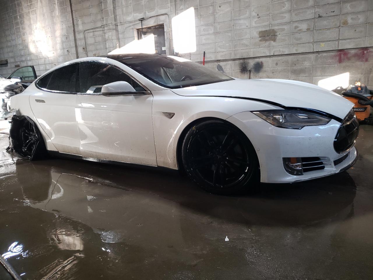 2015 TESLA MODEL S 85 - Image 4