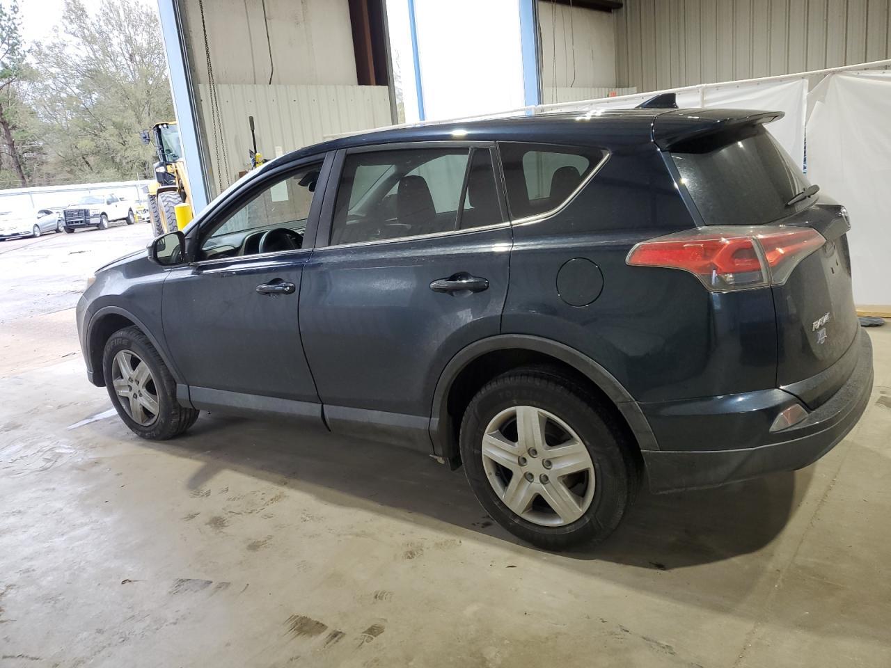 2018 TOYOTA RAV4 LE - Фото 2