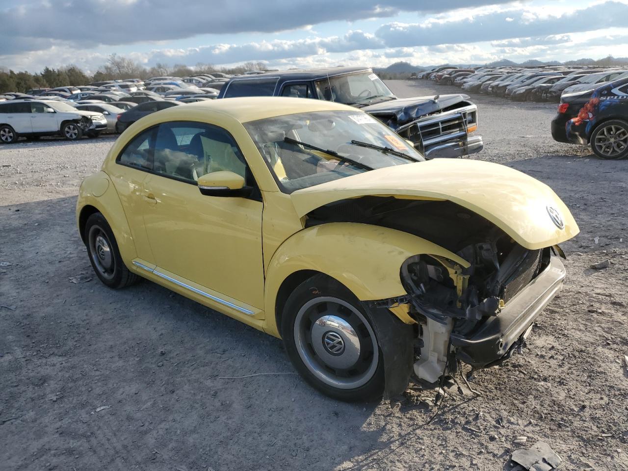 2012 VOLKSWAGEN BEETLE - Фото 4