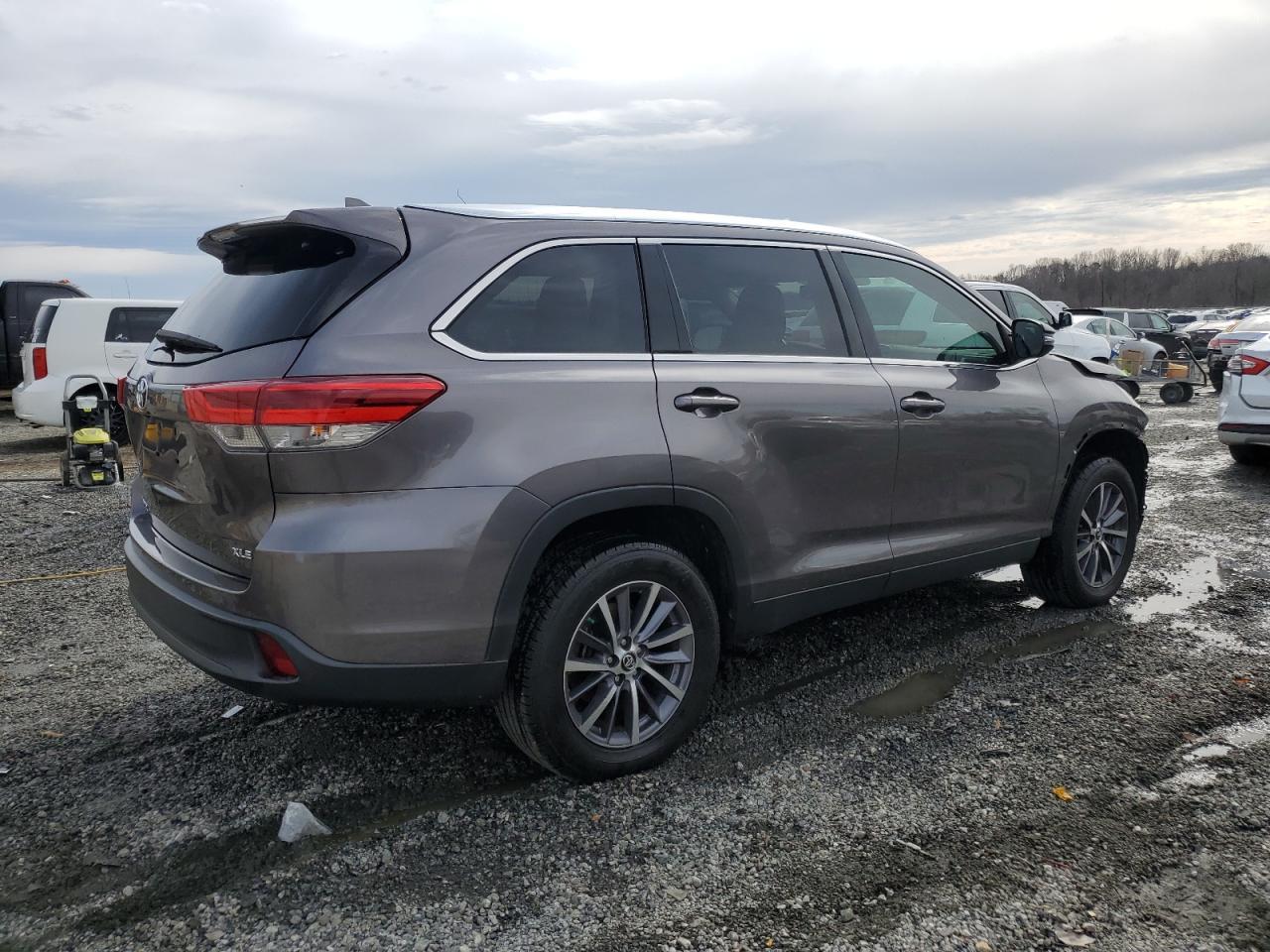 2019 TOYOTA HIGHLANDER - Image 3
