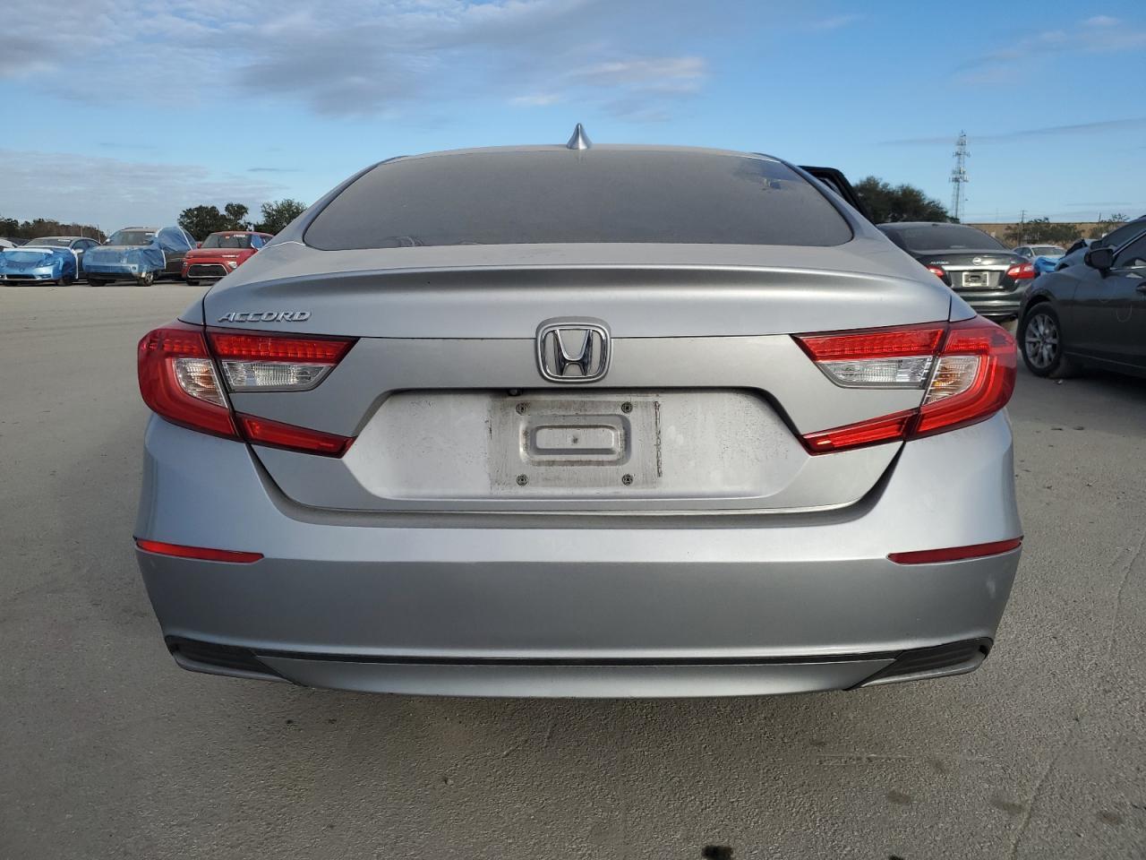 2018 HONDA ACCORD LX - Фото 6