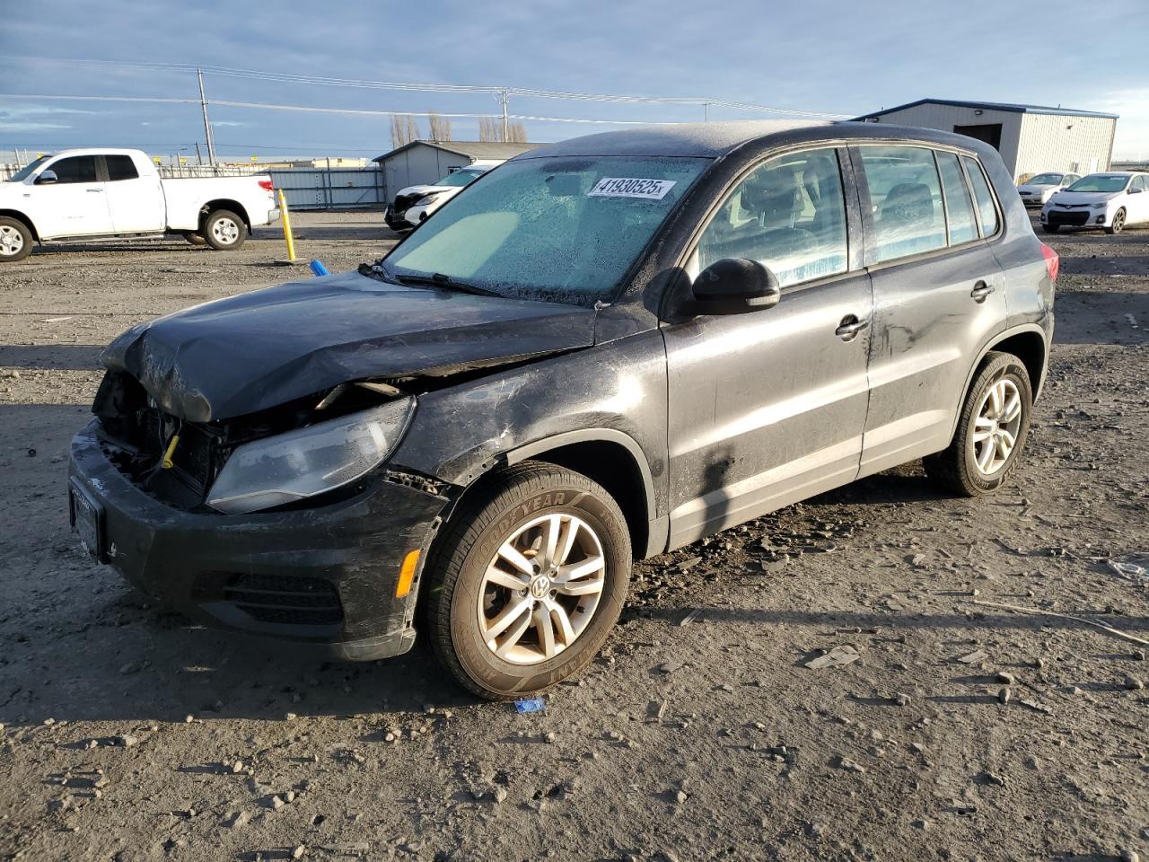 2014 VOLKSWAGEN TIGUAN S