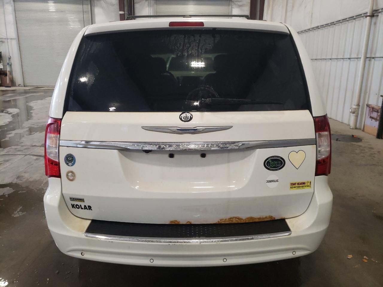 2014 CHRYSLER TOWN & COU - Image 6