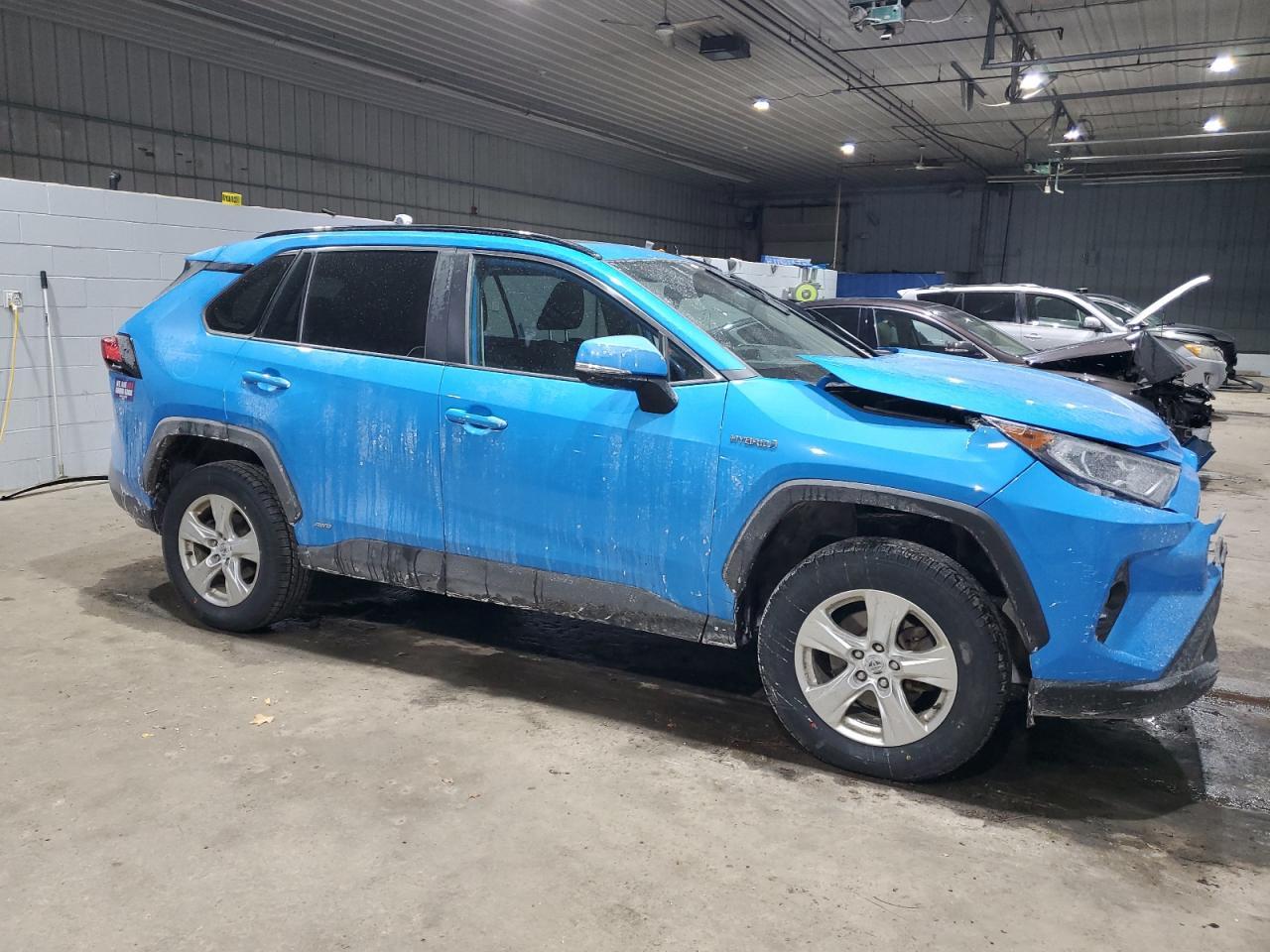 2020 TOYOTA RAV4 XLE - Image 4
