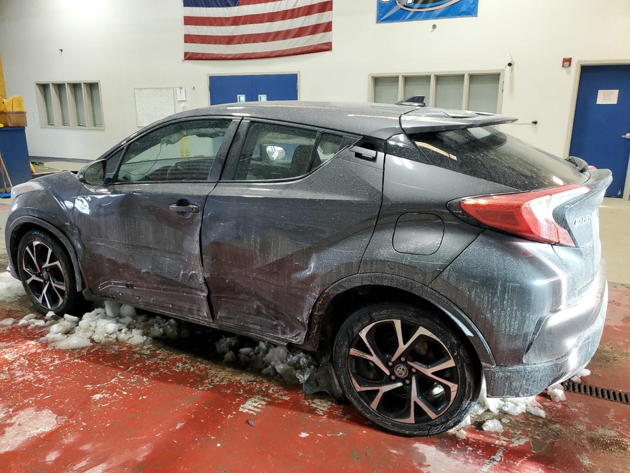 2018 TOYOTA C-HR XLE - Фото 2