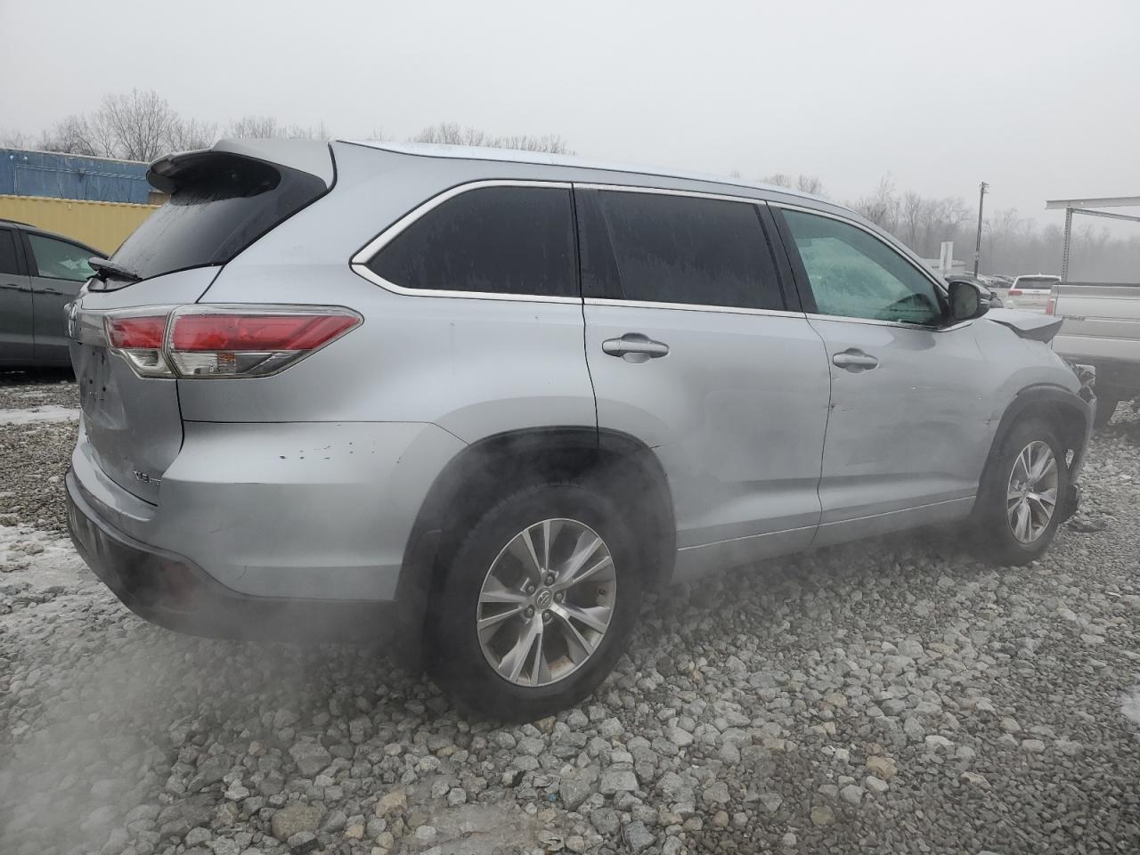 2015 TOYOTA HIGHLANDER - Image 3