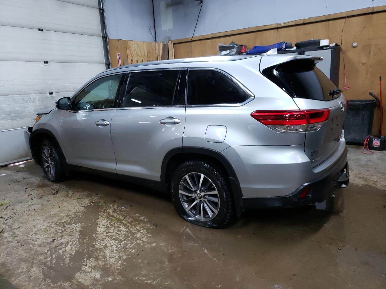 2019 TOYOTA HIGHLANDER - Image 2