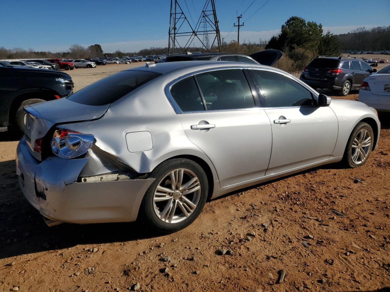 2011 INFINITI G37 BASE - Image 3
